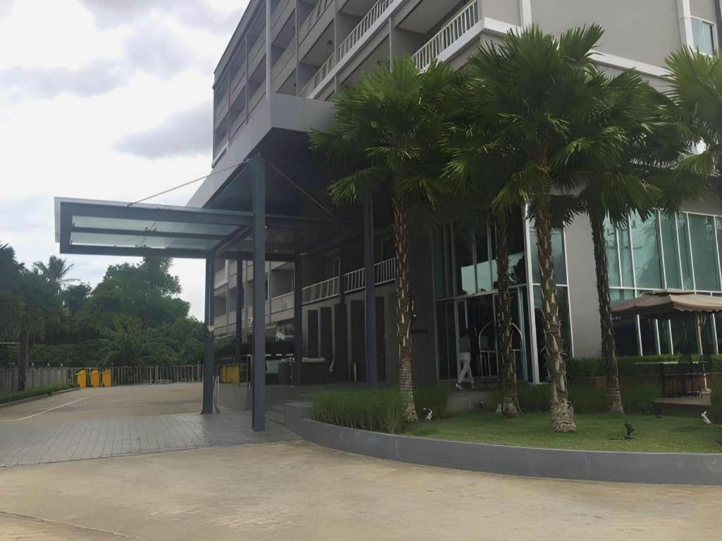 Chaisaeng Villa Singburi Extérieur photo