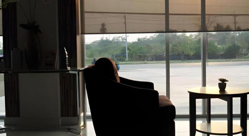 Chaisaeng Villa Singburi Extérieur photo