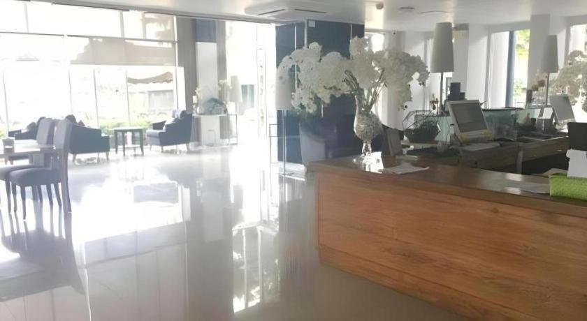 Chaisaeng Villa Singburi Extérieur photo