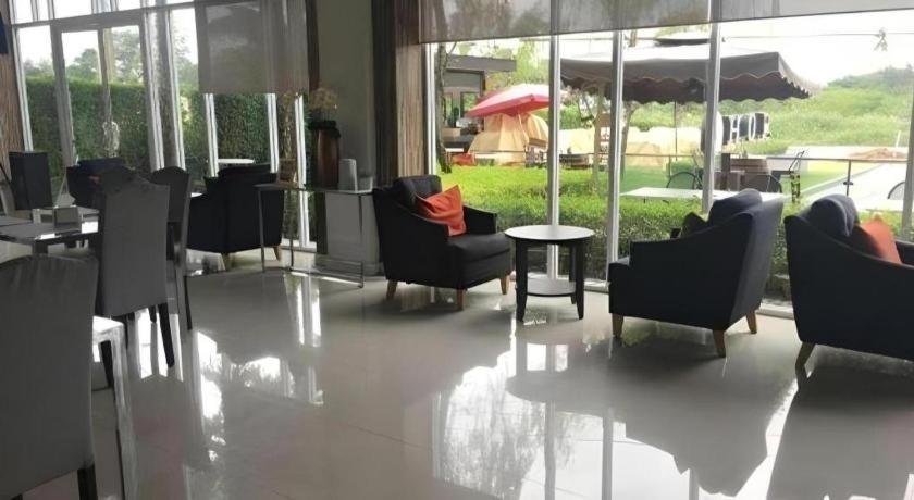 Chaisaeng Villa Singburi Extérieur photo