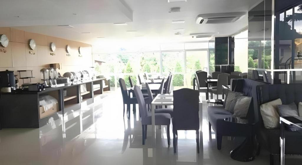Chaisaeng Villa Singburi Extérieur photo
