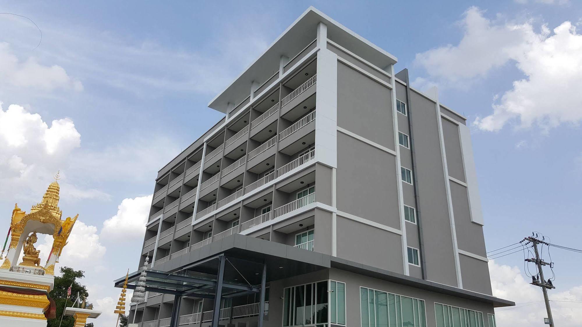 Chaisaeng Villa Singburi Extérieur photo